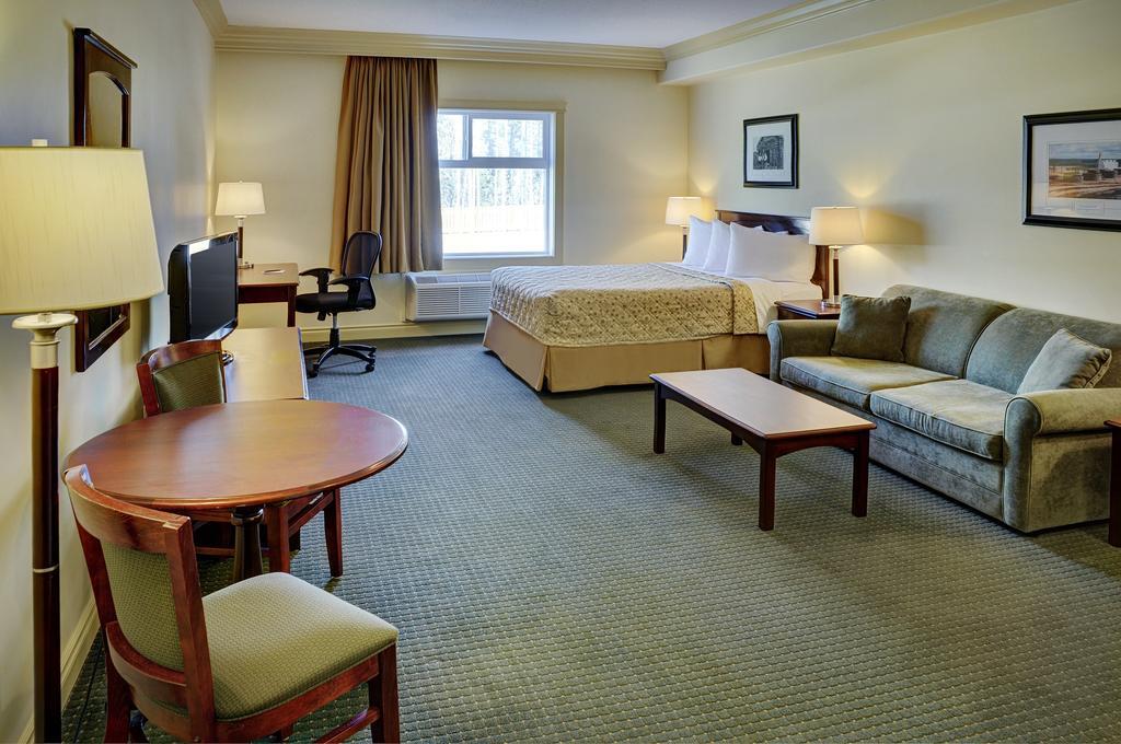 Chateau Nova Hotel Fort Mcmurray Zimmer foto