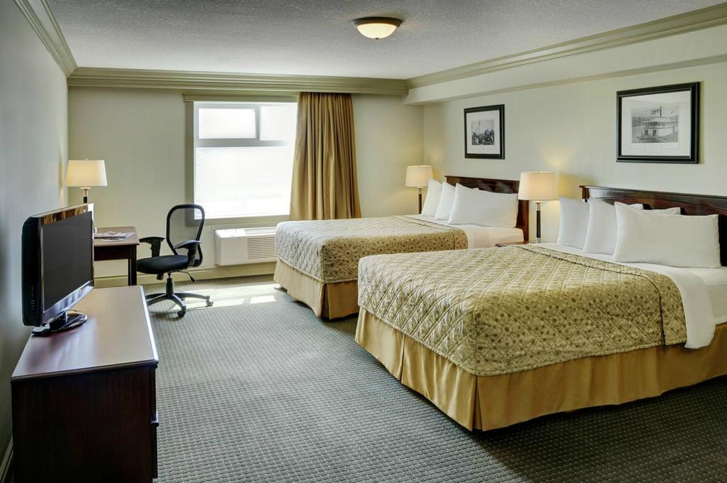 Chateau Nova Hotel Fort Mcmurray Zimmer foto